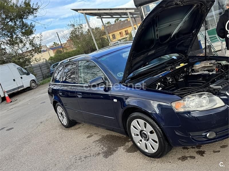 Usado Audi A4 140 CV (102 kW) 2006 Azul Familiar