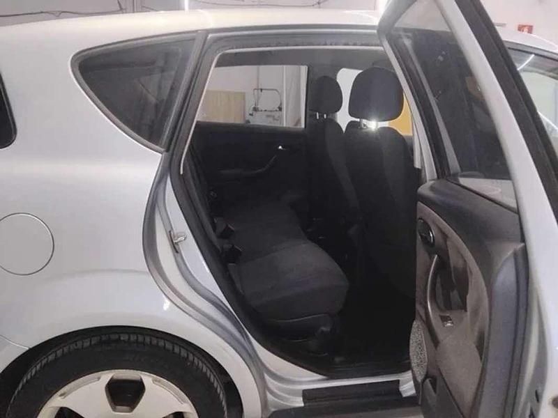 Usado Seat Toledo Sport 105 CV (77 kW) 2007 Gris Utilitario