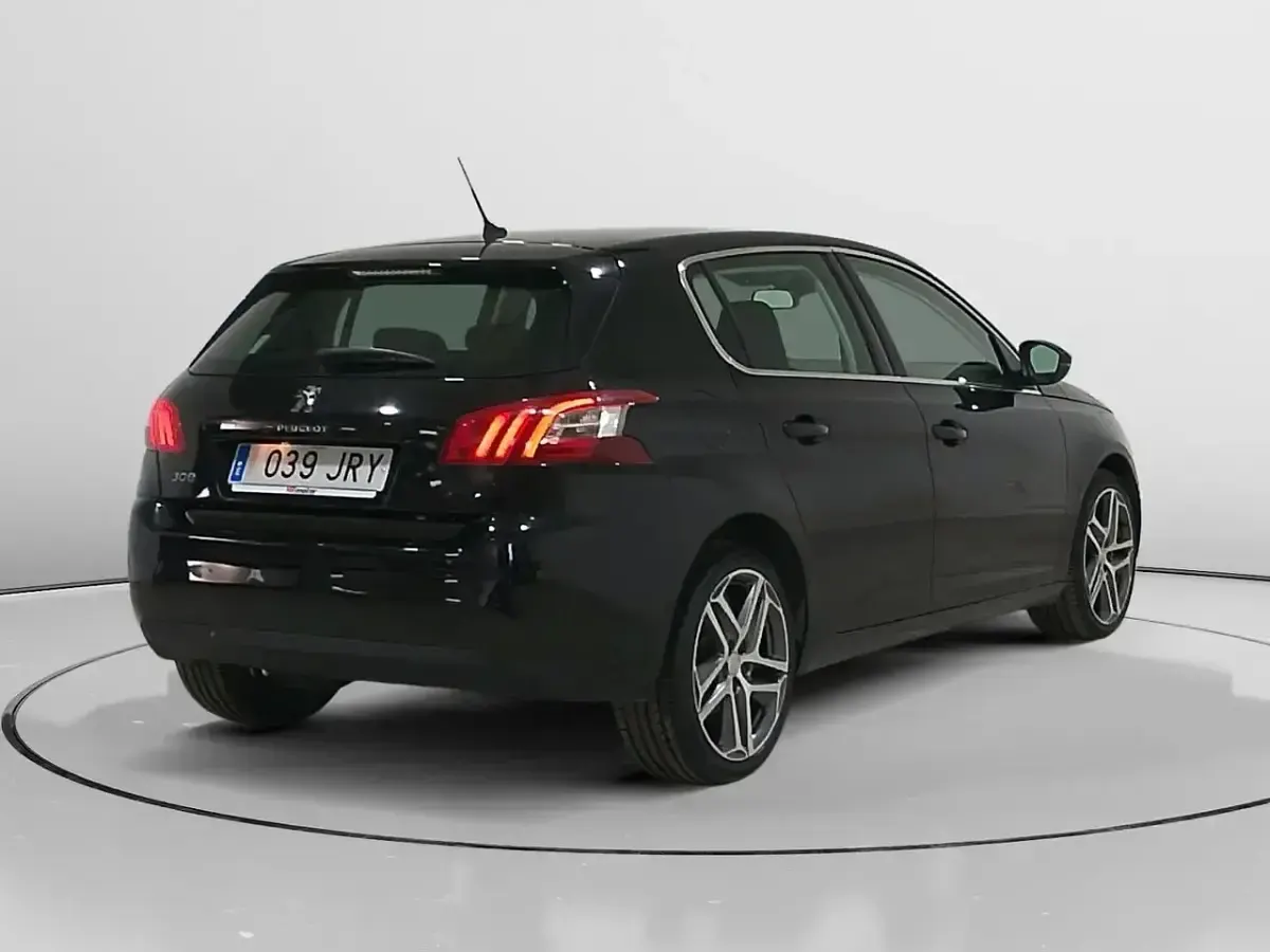 Usado Peugeot 308 Allure 130 CV (95 kW) 2016 Negro Berlina