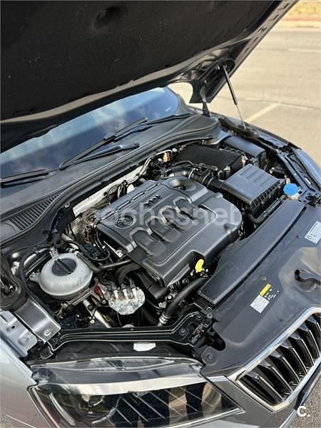 Usado Skoda Superb 190 CV (139 kW) 2015 Gris / plata Berlina