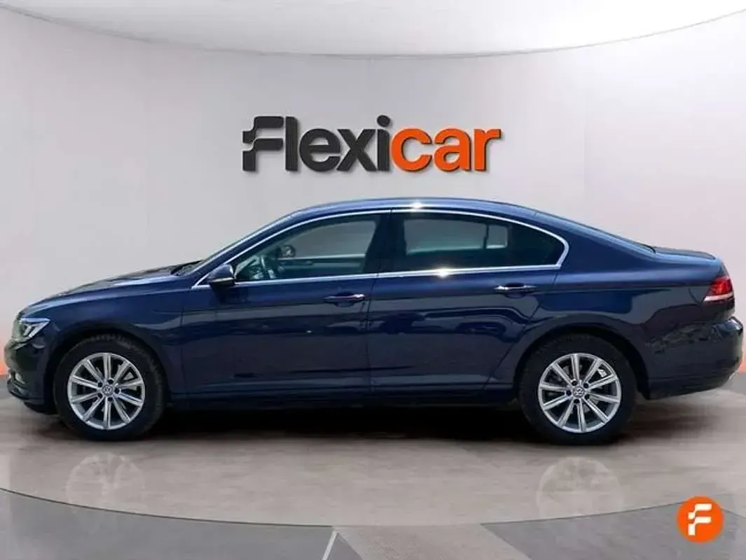 Usado VW Passat Advance 150 CV (110 kW) 2017 Azul Berlina