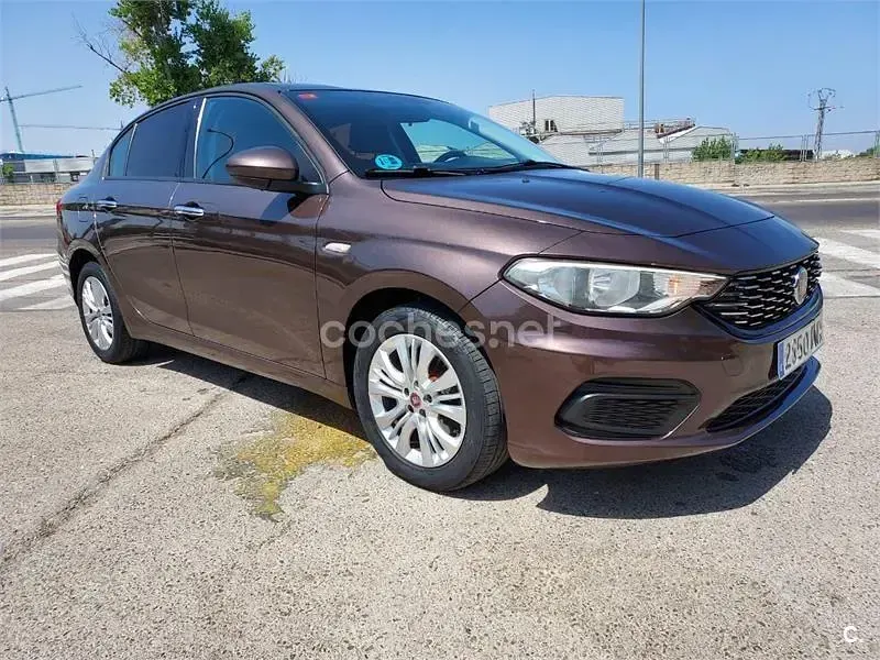 Usado Fiat Tipo Easy 95 CV (69 kW) 2017 Granate Berlina