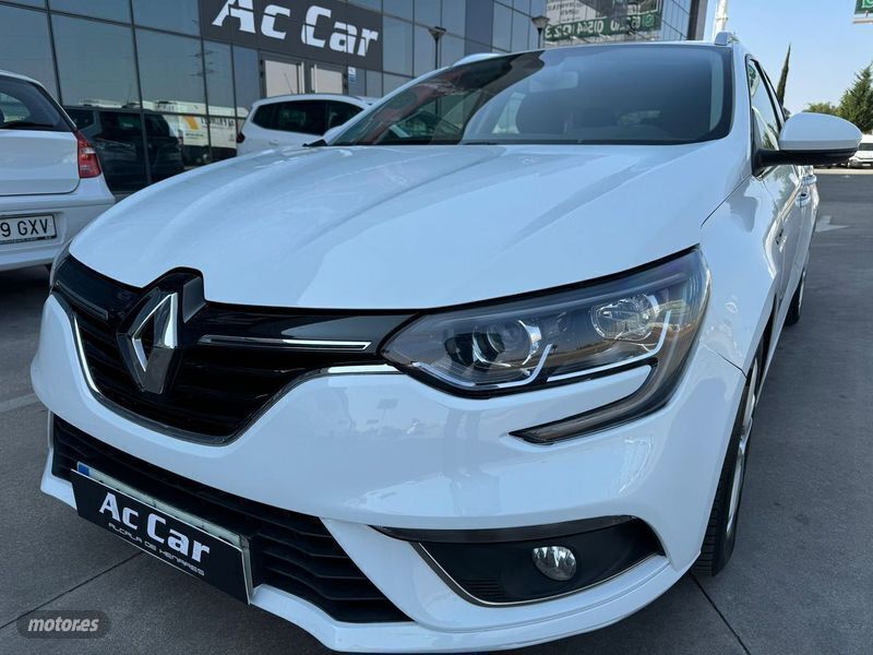 Usado Renault Mégane IV Business 115 CV (84 kW) 2019 Blanco Berlina