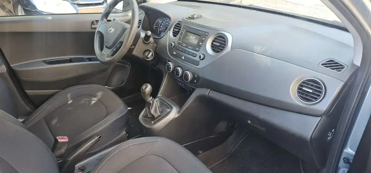 Usado Hyundai i10 GO! 67 CV (49 kW) 2018 Gris Utilitario