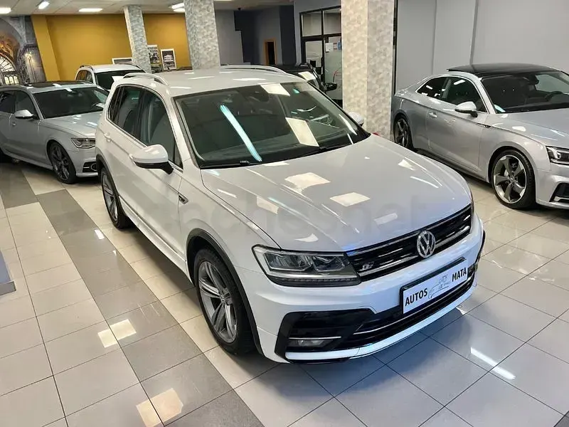 Usado VW Tiguan R-line 150 CV (110 kW) 2020 Blanco SUV