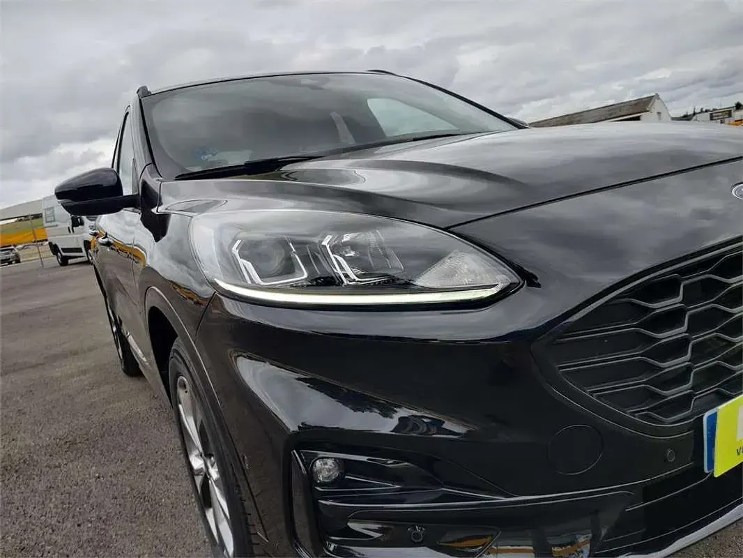 Usado Ford Kuga ST-Line 225 CV (165 kW) 2023 Negro SUV