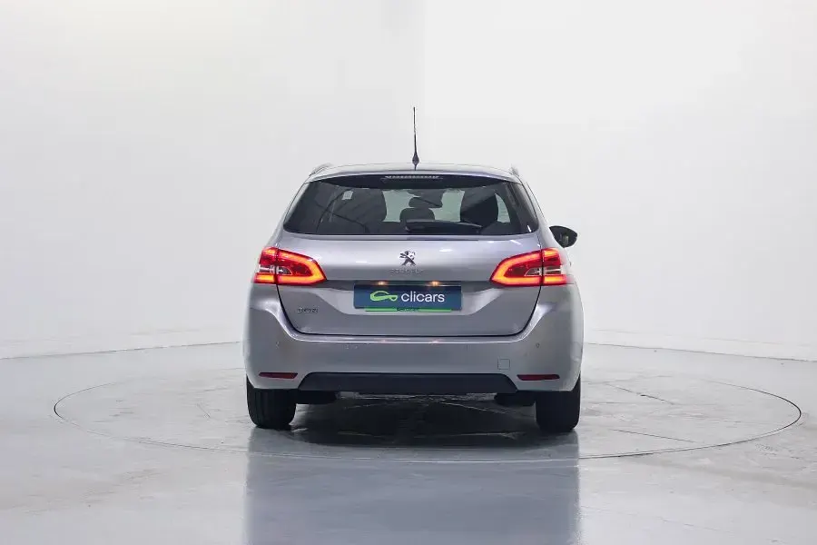 Usado Peugeot 308 SW Style 130 CV (95 kW) 2018 Gris / plata Familiar