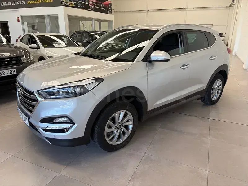Usado Hyundai Tucson 131 CV (96 kW) 2016 Gris / plata SUV