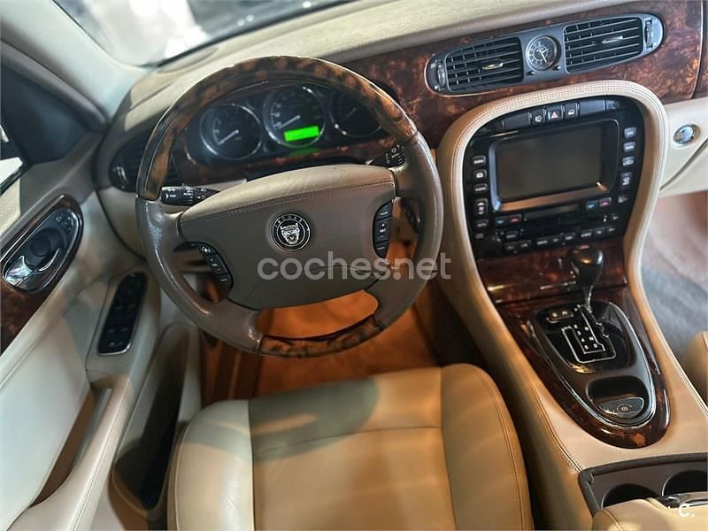 Usado Jaguar XJR 395 CV (290 kW) 2006 Negro Berlina