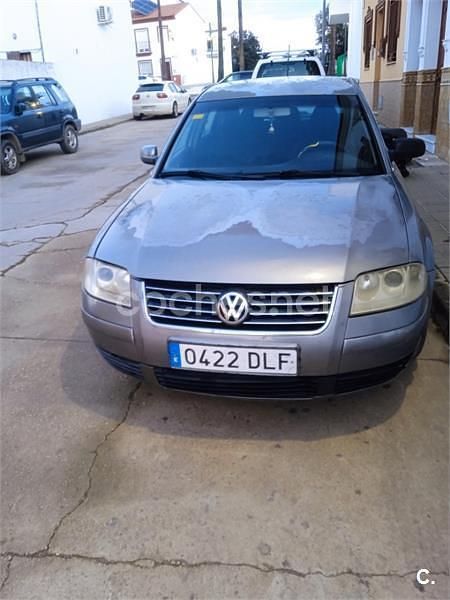 Gris / plata Usado 2002 VW Passat Comfortline Berlina | 2000 € (Precio justo) - Imagen 1/4