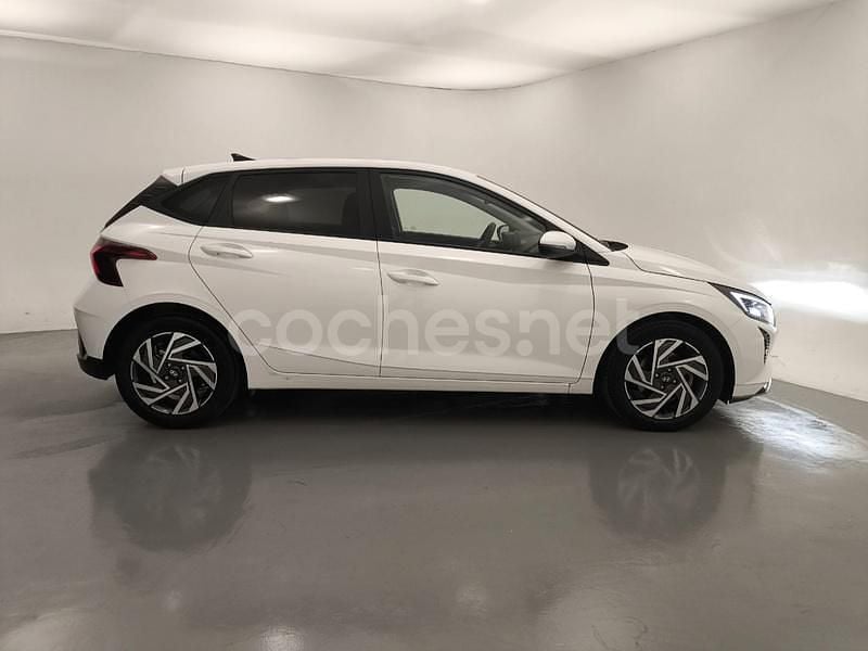 Usado Hyundai i20 100 CV (73 kW) 2025 Blanco Berlina