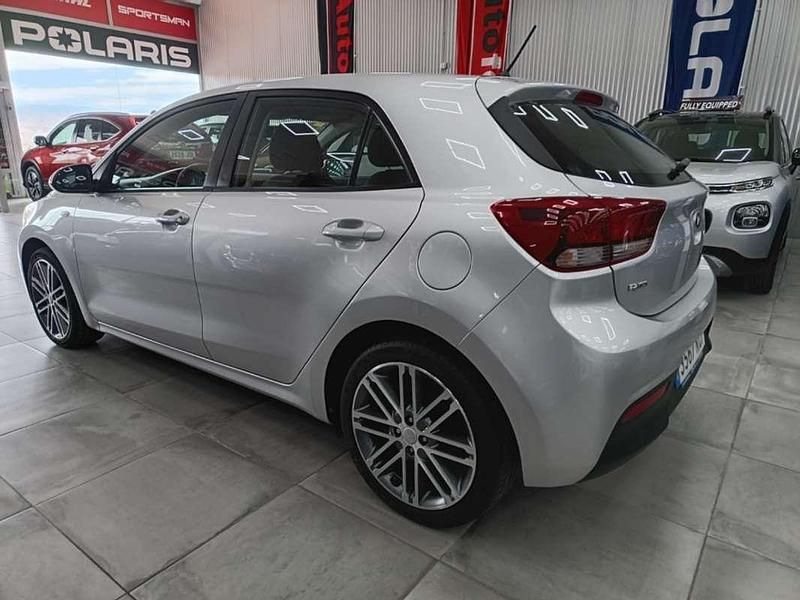 Usado Kia Rio 84 CV (61 kW) 2017 Gris Utilitario