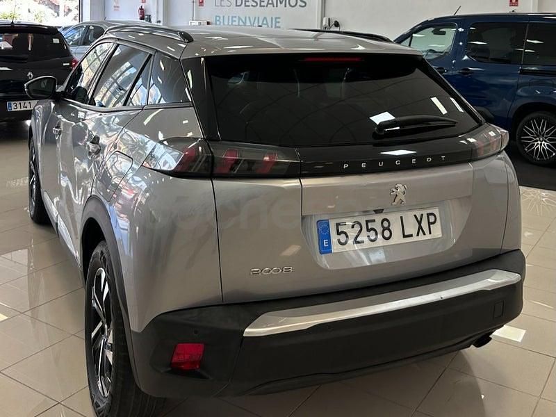 Usado Peugeot 2008 Allure 100 CV (73 kW) 2022 Gris / plata SUV