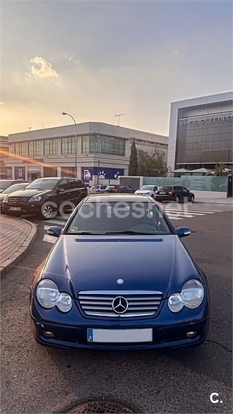 Usado Mercedes C200 163 CV (119 kW) 2001 Azul Berlina