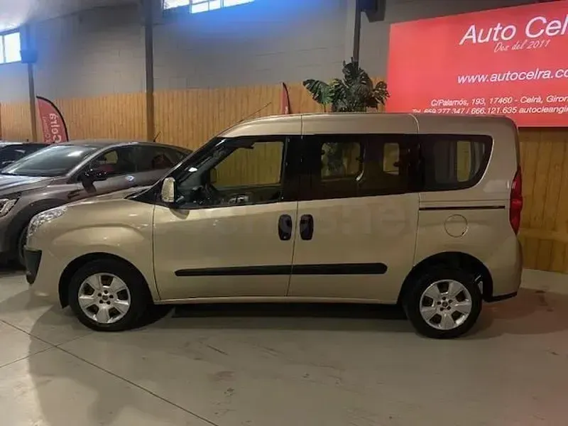 Usado Fiat Doblò Dynamic 105 CV (77 kW) 2013 Beige Monovolumen