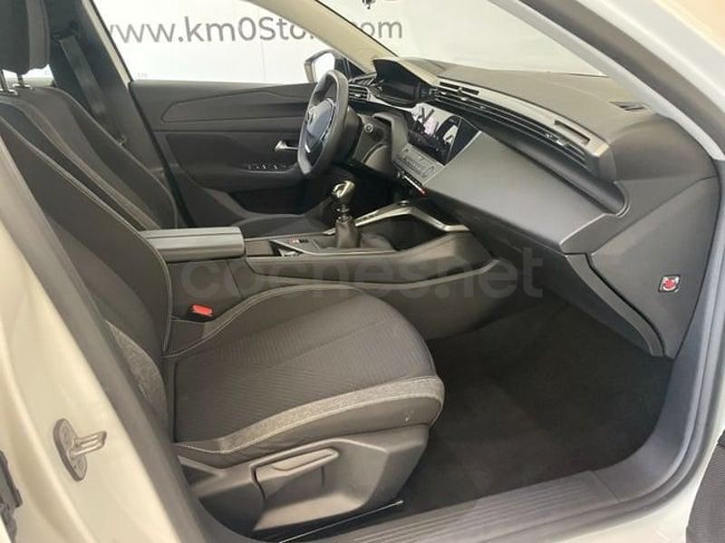 Usado Peugeot 308 Active 131 CV (96 kW) 2022 Blanco Berlina