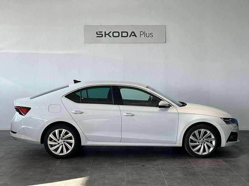 Usado Skoda Octavia Style 204 HP (150 kW) 2025 Branco Citadino