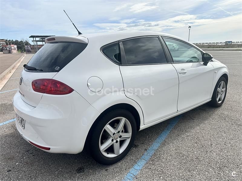 Usado Seat Leon Style 105 CV (77 kW) 2010 Blanco Utilitario