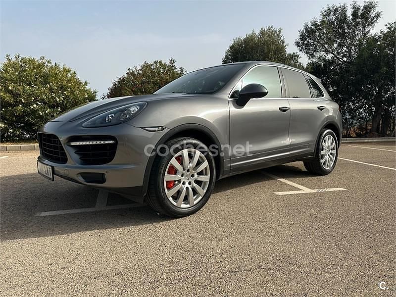 Usado Porsche Cayenne Turbo 500 CV (367 kW) 2012 Gris / plata SUV