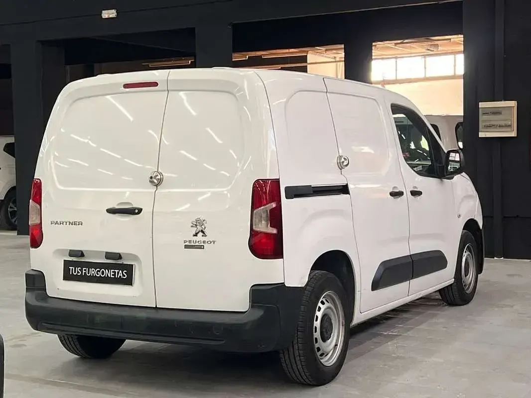 Usado Peugeot Partner S 102 CV (75 kW) 2021 Blanco Monovolumen