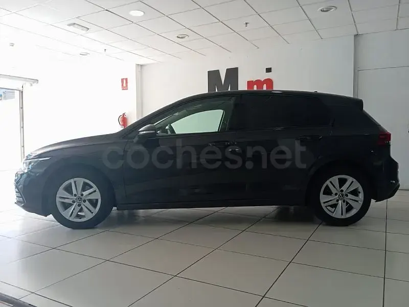 Usado VW Golf VIII Life 110 CV (80 kW) 2022 Negro Berlina
