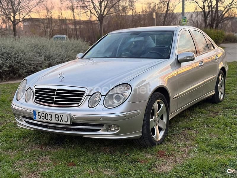 Usado Mercedes E500 Avantgarde 306 CV (225 kW) 2002 Gris / plata Berlina