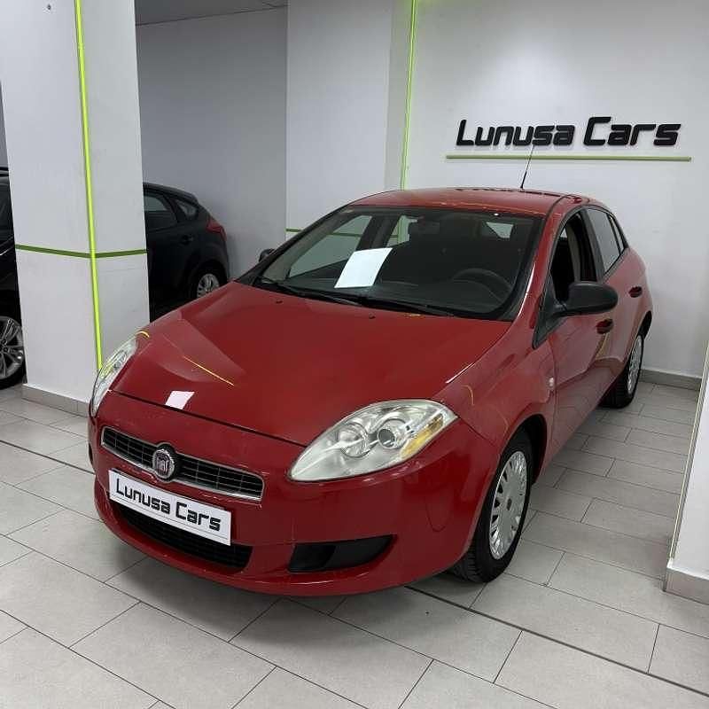Rojo Usado 2010 Fiat Bravo Dynamic Utilitario | 5990 € (Caro) - Imagen 1/4