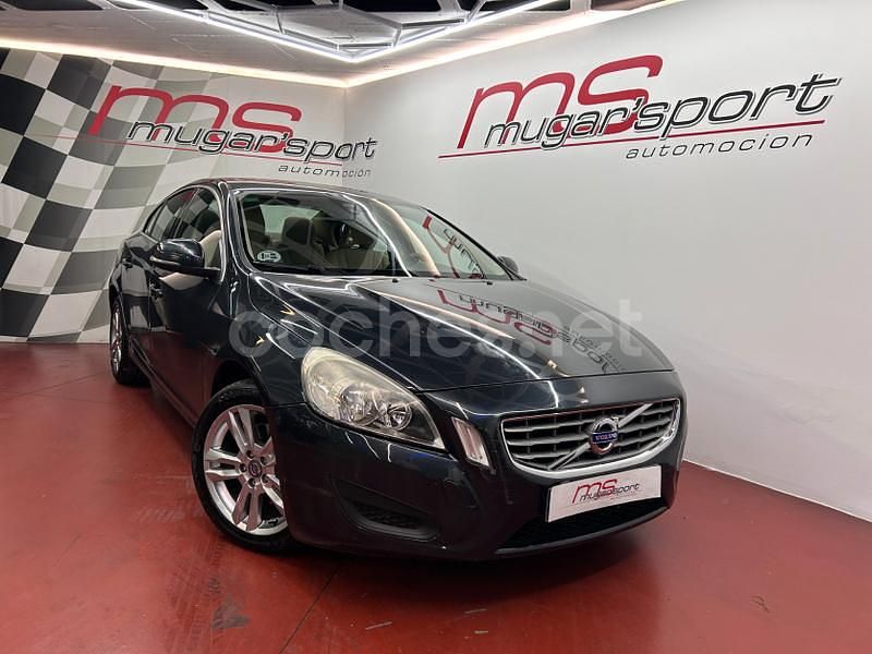 Gris / plata Usado 2011 Volvo S60 Momentum Berlina | 10.900 € (Caro) - Imagen 1/4