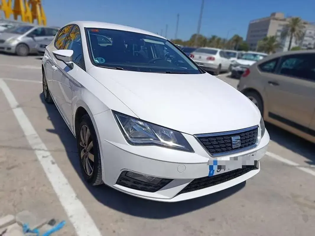 Usado Seat Leon ST Style 110 CV (80 kW) 2019 Blanco Familiar