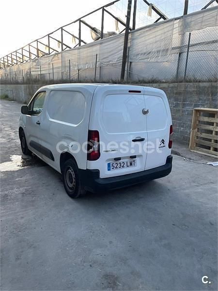 Usado Citroën Berlingo Feel 102 CV (75 kW) 2021 Blanco Monovolumen