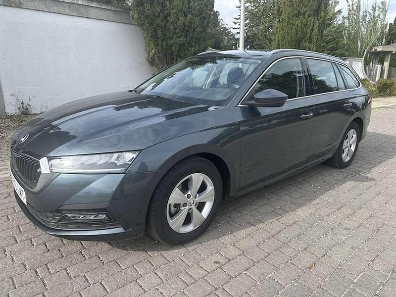 Usado Skoda Octavia Ambition 150 CV (110 kW) 2021 Gris Familiar