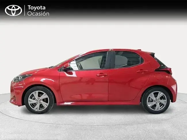 Usado Toyota Yaris Active 116 CV (85 kW) 2025 Rojo Utilitario