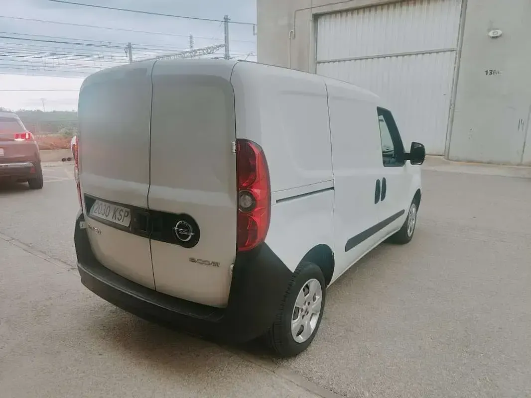 Usado Opel Combo 95 CV (69 kW) 2019 Blanco Monovolumen
