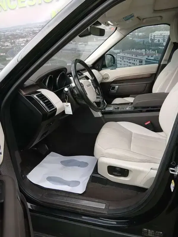 Usado Land Rover Discovery 5 HSE Luxury 258 CV (189 kW) 2017 Negro SUV