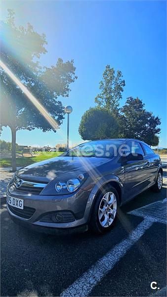Gris / plata Usado 2006 Opel Astra GTC Cosmo Berlina | 4400 € (Precio justo) - Imagen 1/4