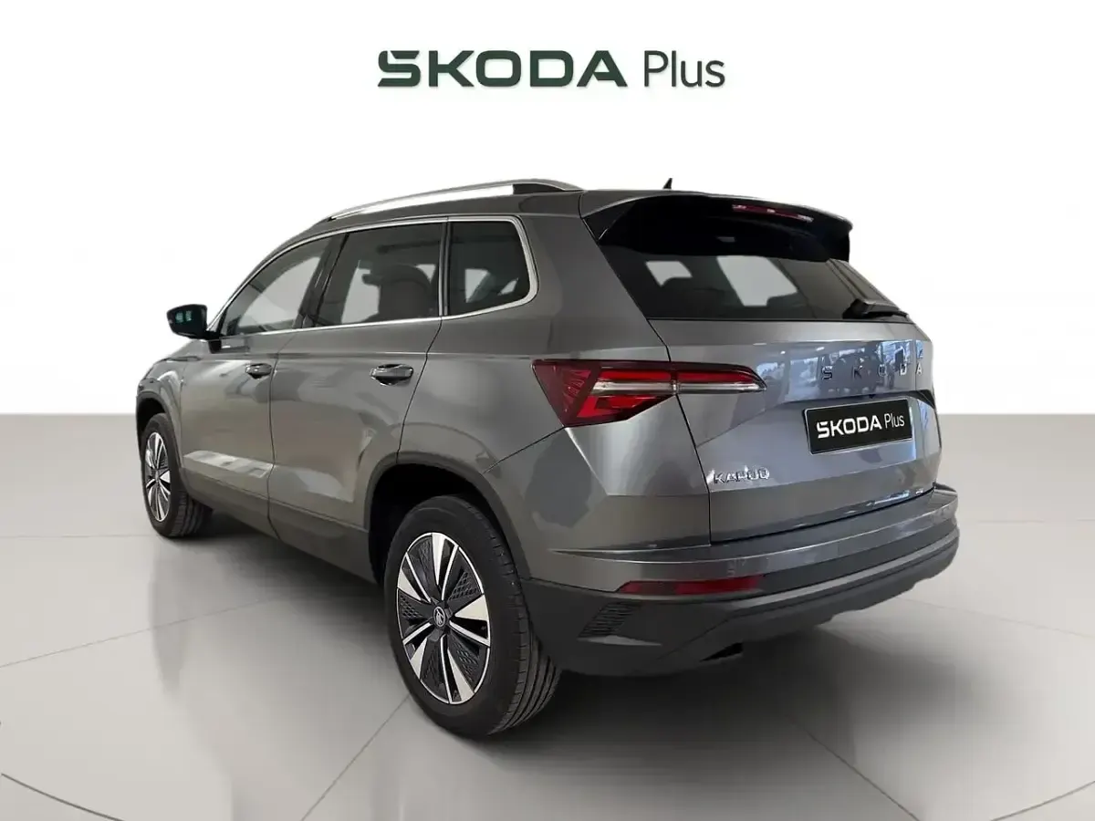 Usado Skoda Karoq Selection 150 CV (110 kW) 2025 Gris SUV