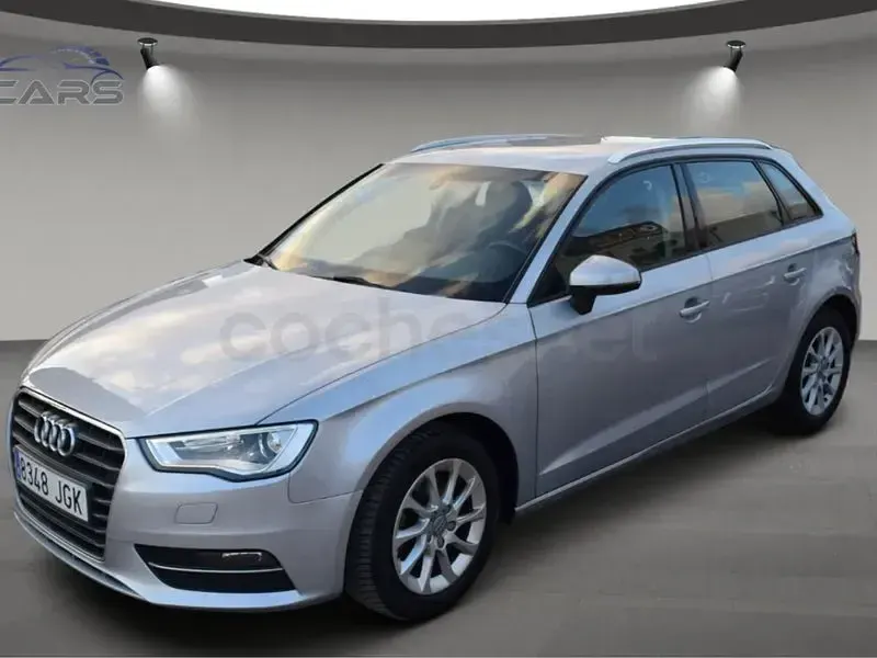 Usado Audi A3 Attraction 110 CV (80 kW) 2015 Gris / plata Berlina