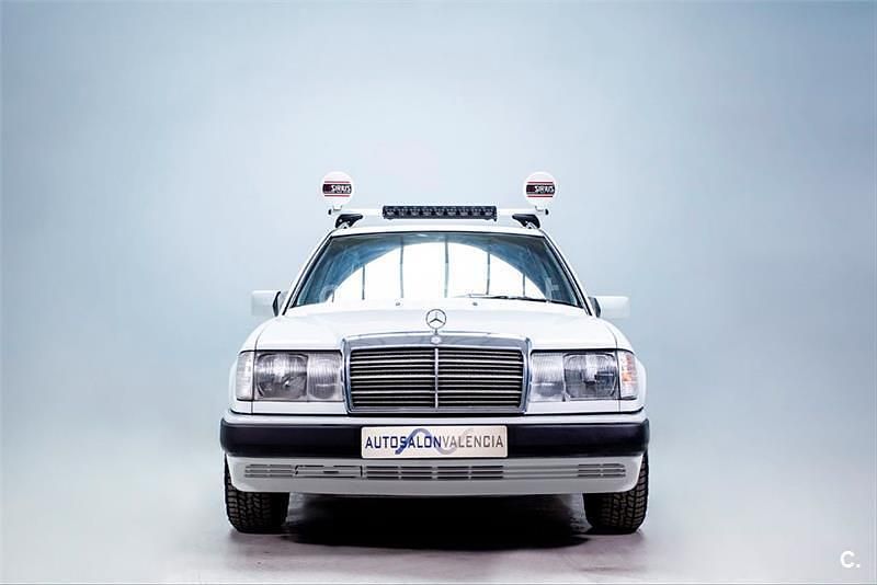 Usado Mercedes E300 231 CV (169 kW) 1991 Blanco polar Familiar