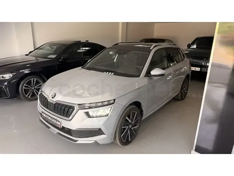 Usado Skoda Kamiq Sport 110 CV (80 kW) 2023 Gris / plata SUV