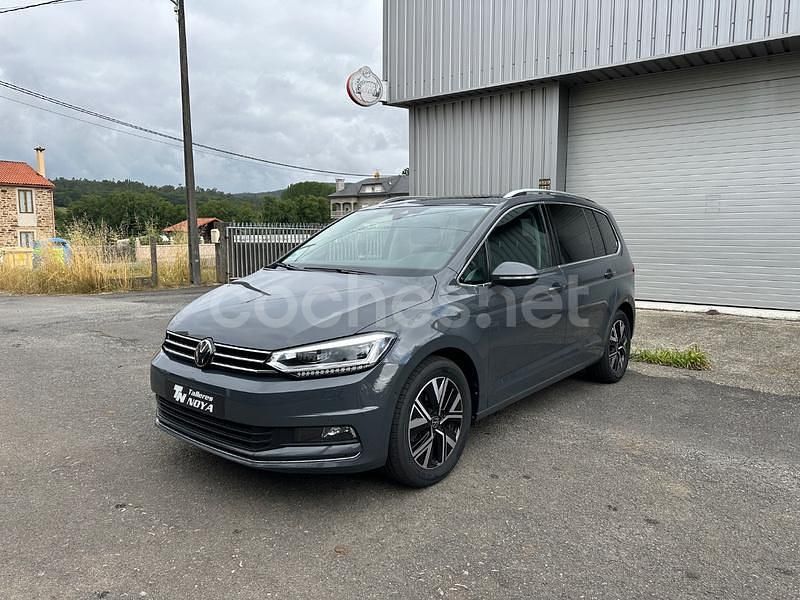 Gris / plata Usado 2024 VW Touran R-line Monovolumen | 44.900 € - Imagen 1/4