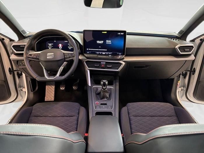 Usado Seat Leon FR 150 CV (110 kW) 2025 Blanco Familiar