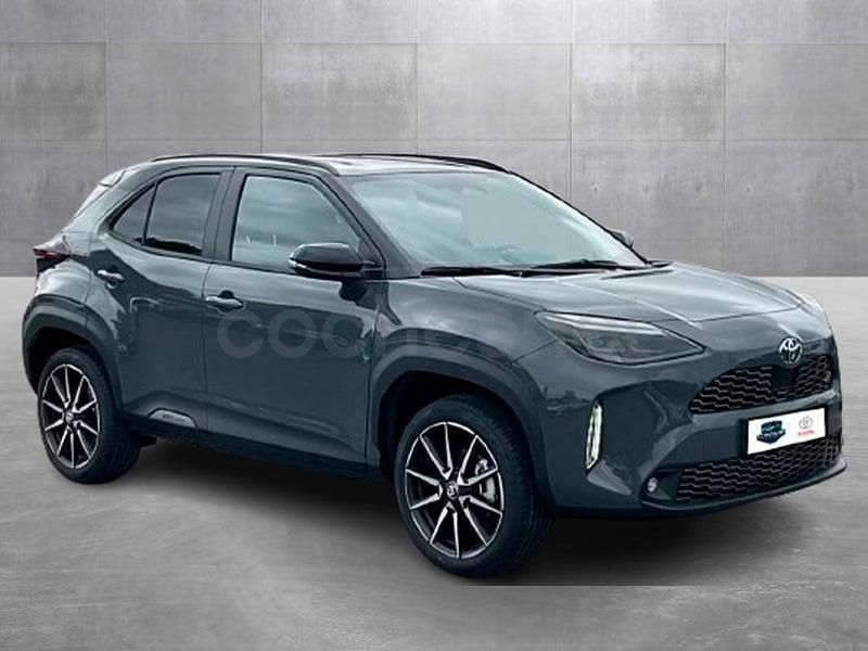 Usado Toyota Yaris Cross Sport 132 CV (97 kW) 2025 Gris / plata SUV