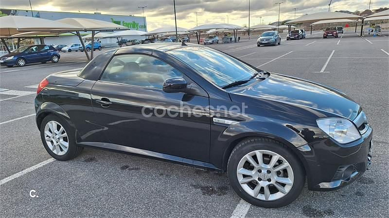 Usado Opel Tigra Sport 90 CV (66 kW) 2006 Negro Descapotable