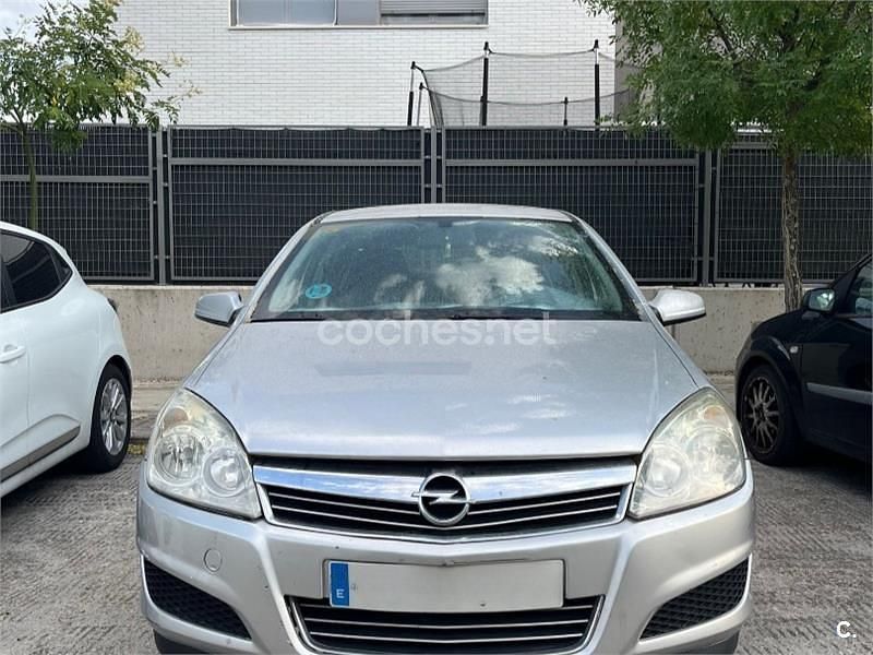 Gris / plata Usado 2007 Opel Astra Enjoy Berlina | 4500 € (Un poco caro) - Imagen 1/4