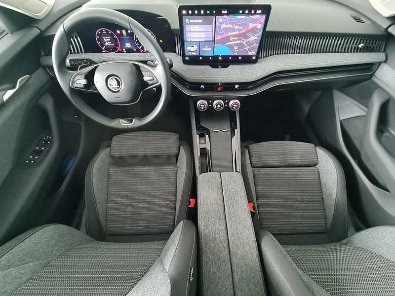 Usado Skoda Superb Selection 150 CV (110 kW) 2024 Gris / plata Familiar