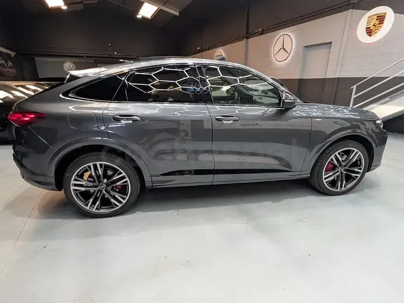Usado Audi Q5 Sportback S-Line 204 CV (150 kW) 2025 Gris / plata SUV