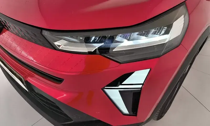 Usado Renault Captur Techno 101 CV (74 kW) 2025 Rojo SUV