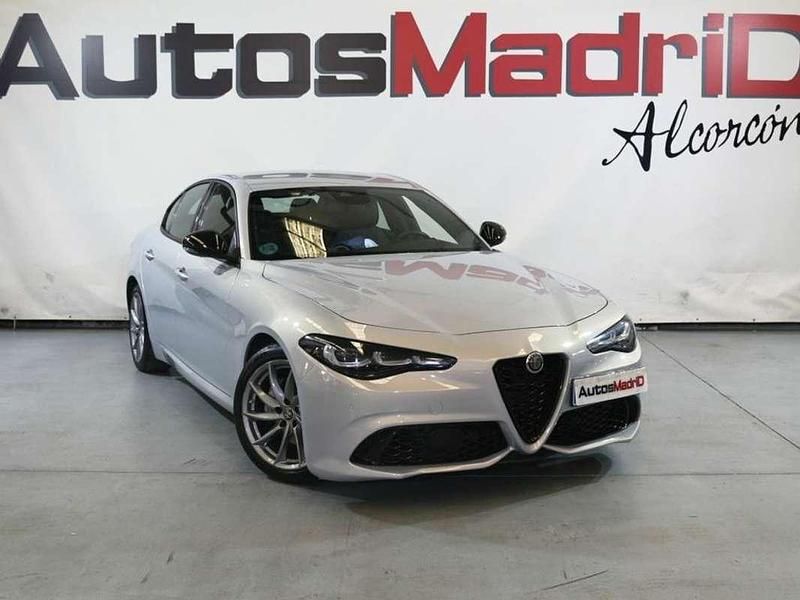 Gris Usado 2023 Alfa Romeo Giulia Sprint Sprint Coupe | 28.990 € - Imagen 1/4