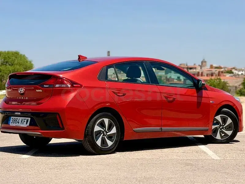 Usado Hyundai Ioniq 141 CV (103 kW) 2017 Granate Utilitario