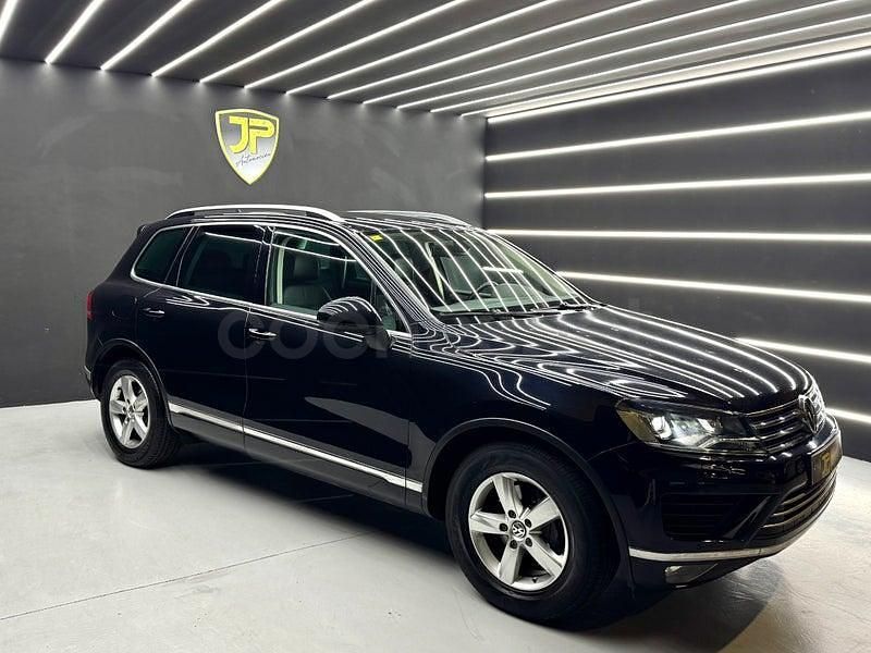 Käytetty VW Touareg Terrain Tech 262 HP (192 kW) 2016 Musta Katumaasturi